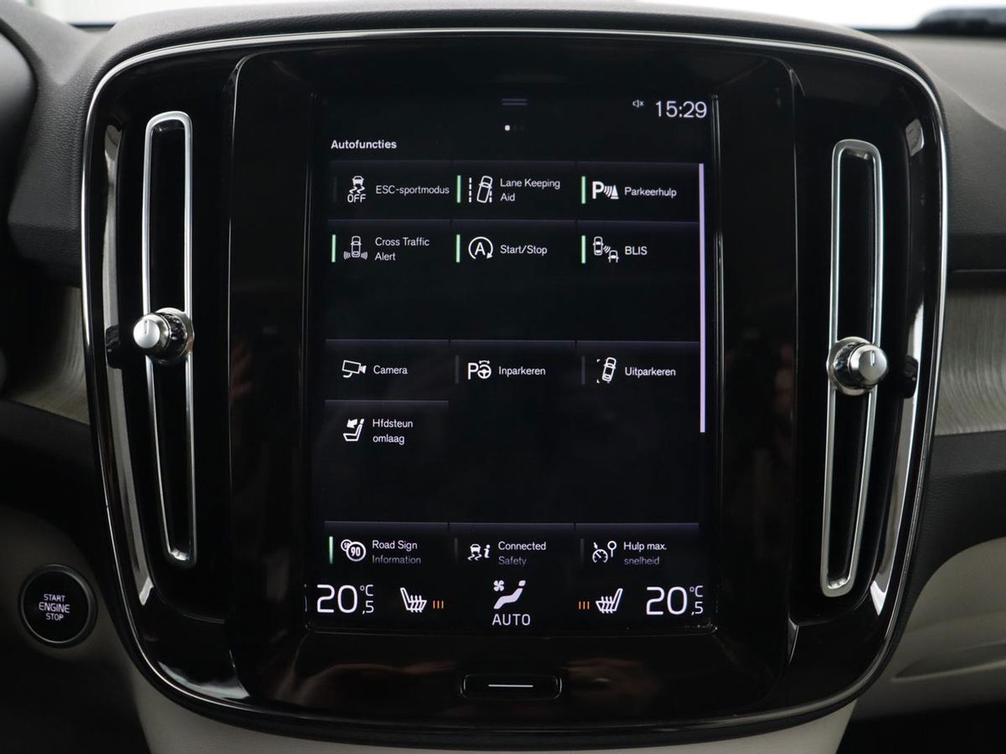 Volvo XC40 2.0 T4 Inscription | Panoramadak | Leder | Adaptive cruise | Trekhaak | Stoelverwarming | 360 Camera | Keyless | Navigatie | Full LED