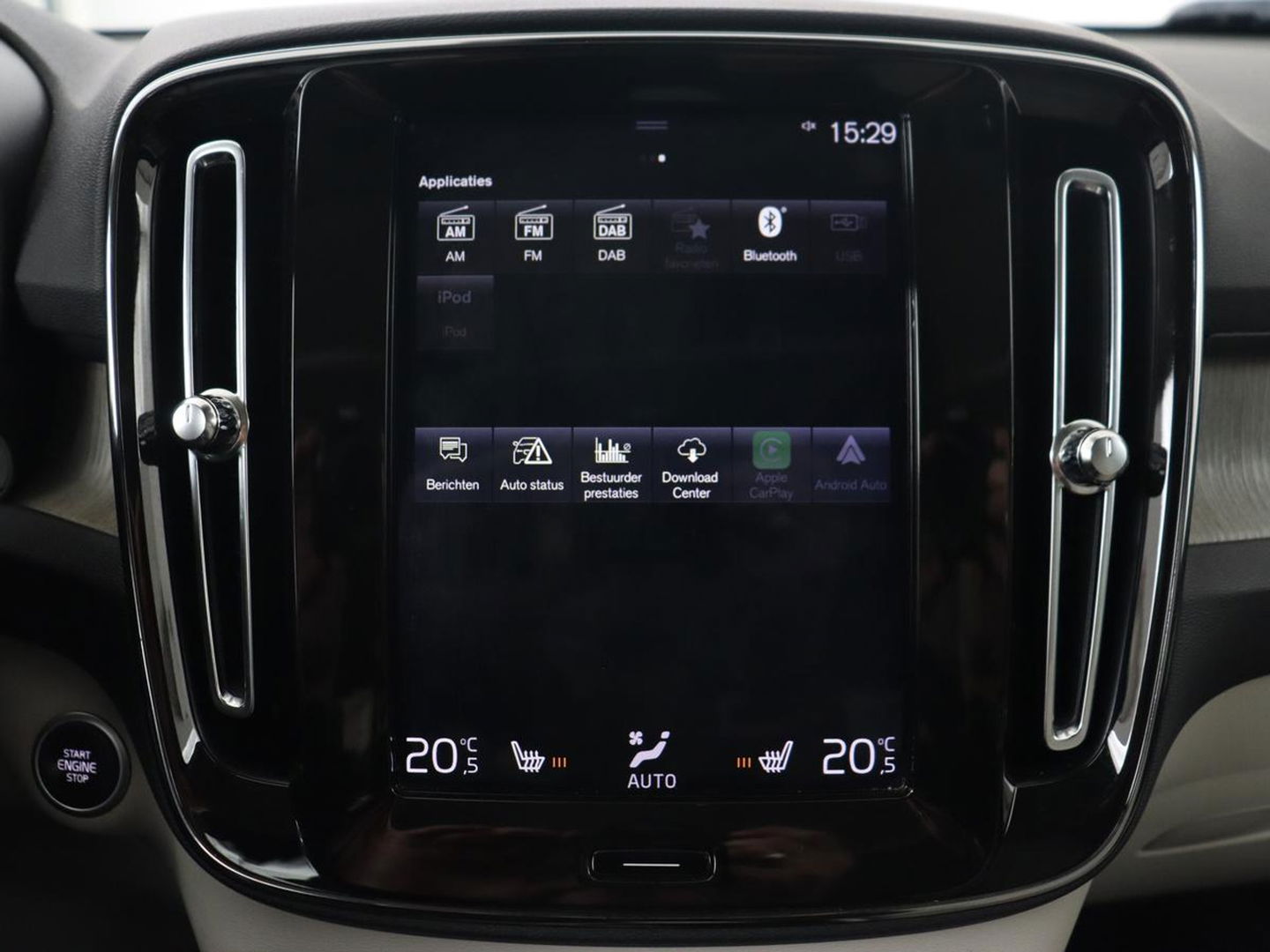 Volvo XC40 2.0 T4 Inscription | Panoramadak | Leder | Adaptive cruise | Trekhaak | Stoelverwarming | 360 Camera | Keyless | Navigatie | Full LED