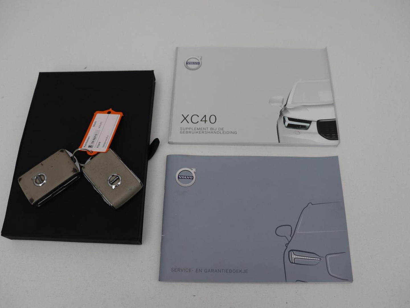 Volvo XC40 2.0 T4 Inscription | Panoramadak | Leder | Adaptive cruise | Trekhaak | Stoelverwarming | 360 Camera | Keyless | Navigatie | Full LED