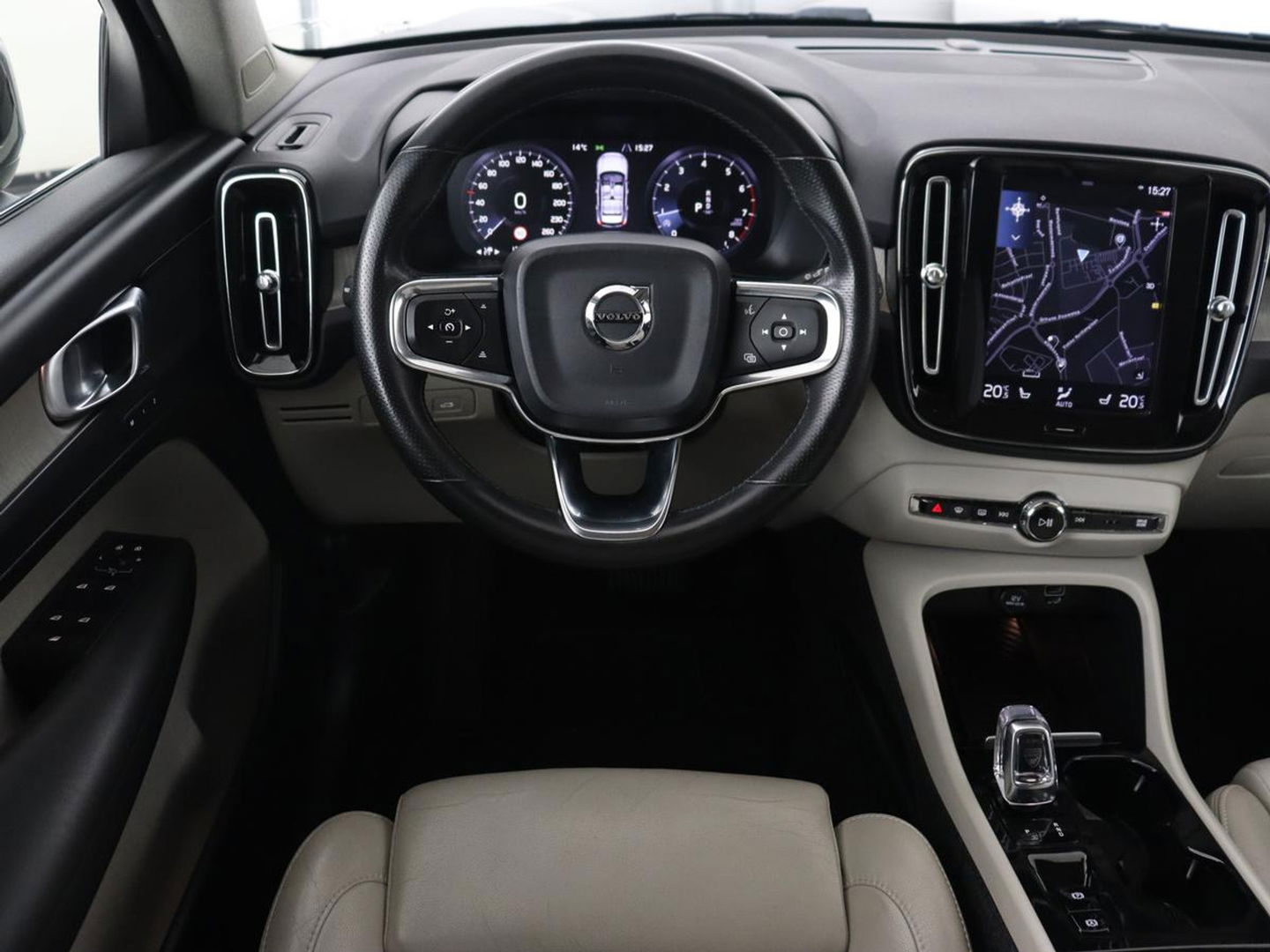 Volvo XC40 2.0 T4 Inscription | Panoramadak | Leder | Adaptive cruise | Trekhaak | Stoelverwarming | 360 Camera | Keyless | Navigatie | Full LED