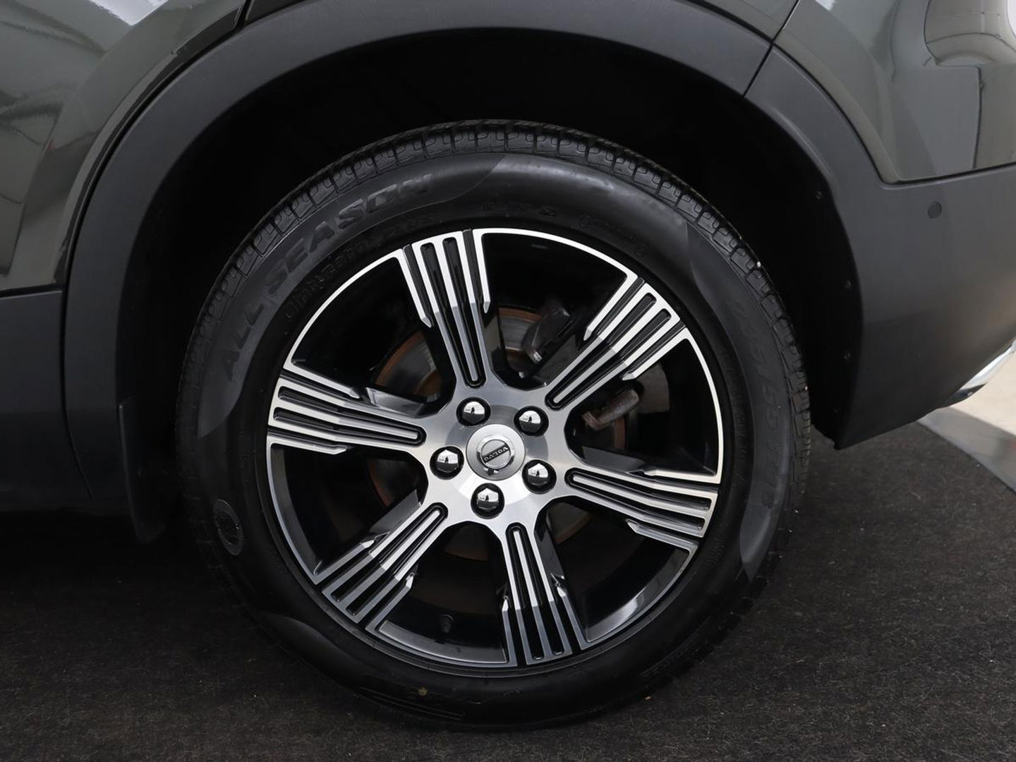 Volvo XC40 2.0 T4 Inscription | Panoramadak | Leder | Adaptive cruise | Trekhaak | Stoelverwarming | 360 Camera | Keyless | Navigatie | Full LED