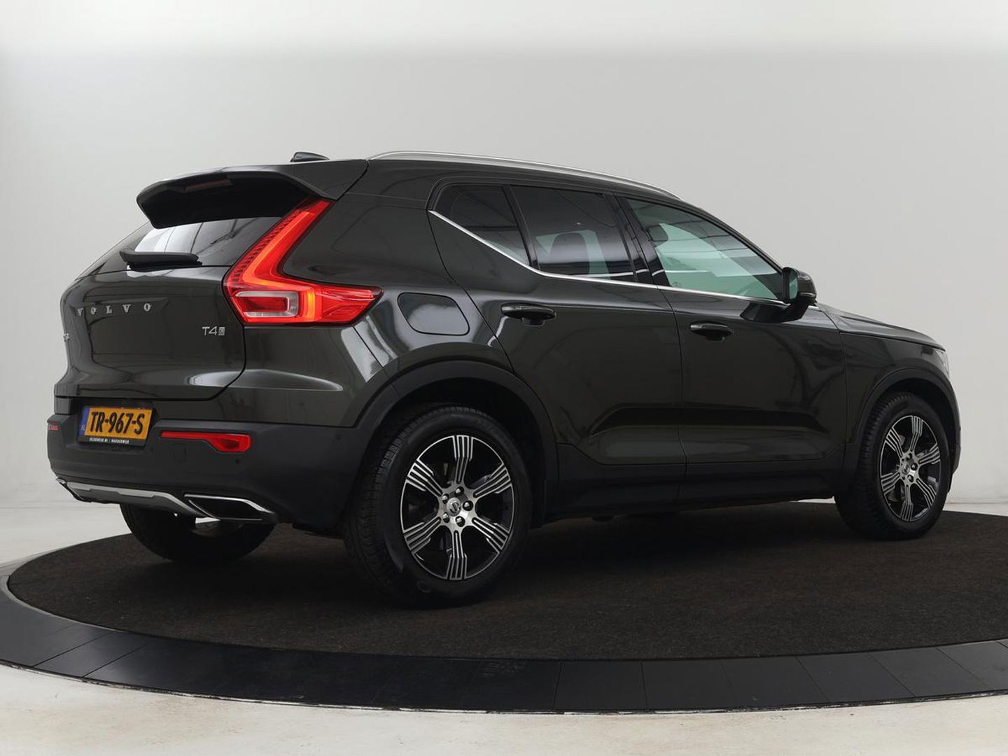 Volvo XC40 2.0 T4 Inscription | Panoramadak | Leder | Adaptive cruise | Trekhaak | Stoelverwarming | 360 Camera | Keyless | Navigatie | Full LED