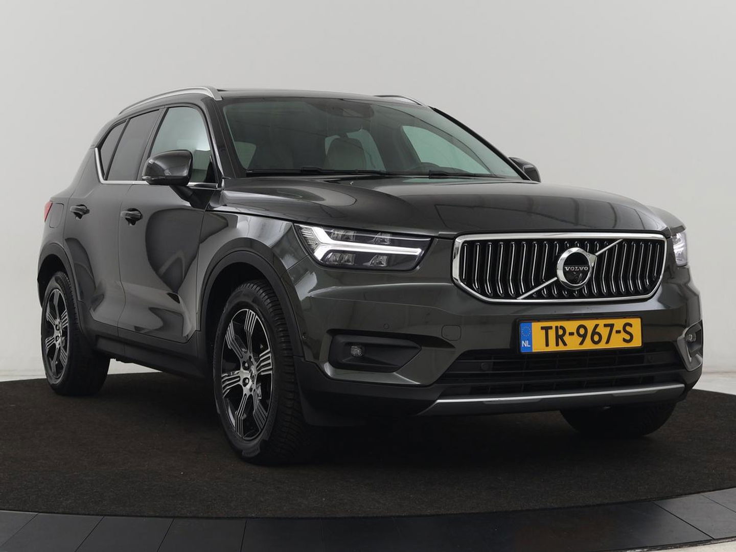 Volvo XC40 2.0 T4 Inscription | Panoramadak | Leder | Adaptive cruise | Trekhaak | Stoelverwarming | 360 Camera | Keyless | Navigatie | Full LED