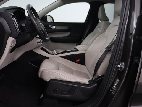 Volvo XC40 2.0 T4 Inscription | Panoramadak | Leder | Adaptive cruise | Trekhaak | Stoelverwarming | 360 Camera | Keyless | Navigatie | Full LED