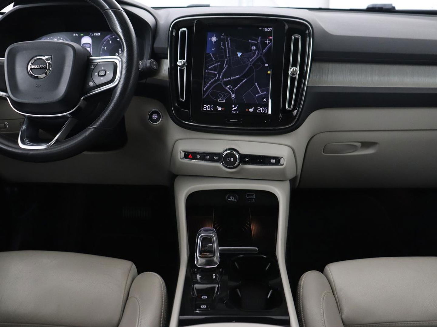 Volvo XC40 2.0 T4 Inscription | Panoramadak | Leder | Adaptive cruise | Trekhaak | Stoelverwarming | 360 Camera | Keyless | Navigatie | Full LED