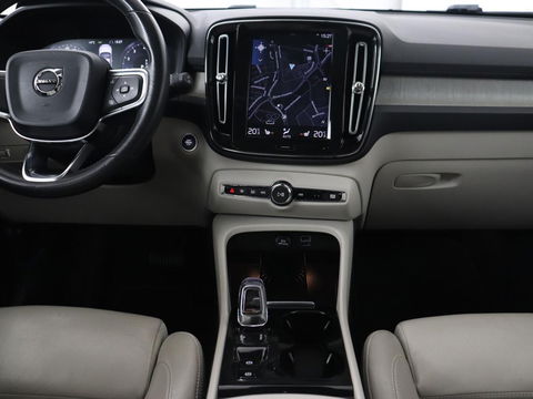 Volvo XC40 2.0 T4 Inscription | Panoramadak | Leder | Adaptive cruise | Trekhaak | Stoelverwarming | 360 Camera | Keyless | Navigatie | Full LED