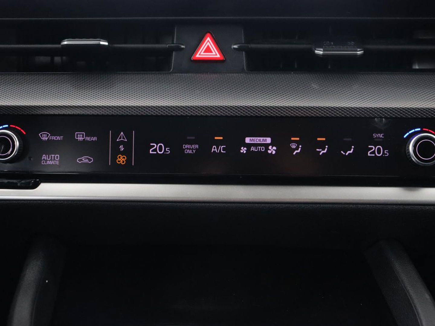 Kia Sportage 1.6 T-GDI Plug-in Hybrid AWD DynamicPlusLine | Stoel & stuurverwarming | Half leder | Camera | Carplay | Adaptive cruise | 19'' | Navigatie | Achterbankverwarming | PHEV