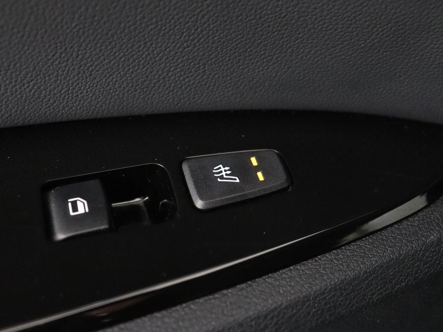 Kia Sportage 1.6 T-GDI Plug-in Hybrid AWD DynamicPlusLine | Stoel & stuurverwarming | Half leder | Camera | Carplay | Adaptive cruise | 19'' | Navigatie | Achterbankverwarming | PHEV