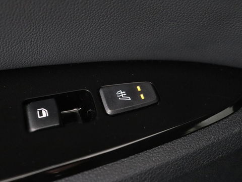 Kia Sportage 1.6 T-GDI Plug-in Hybrid AWD DynamicPlusLine | Stoel & stuurverwarming | Half leder | Camera | Carplay | Adaptive cruise | 19'' | Navigatie | Achterbankverwarming | PHEV