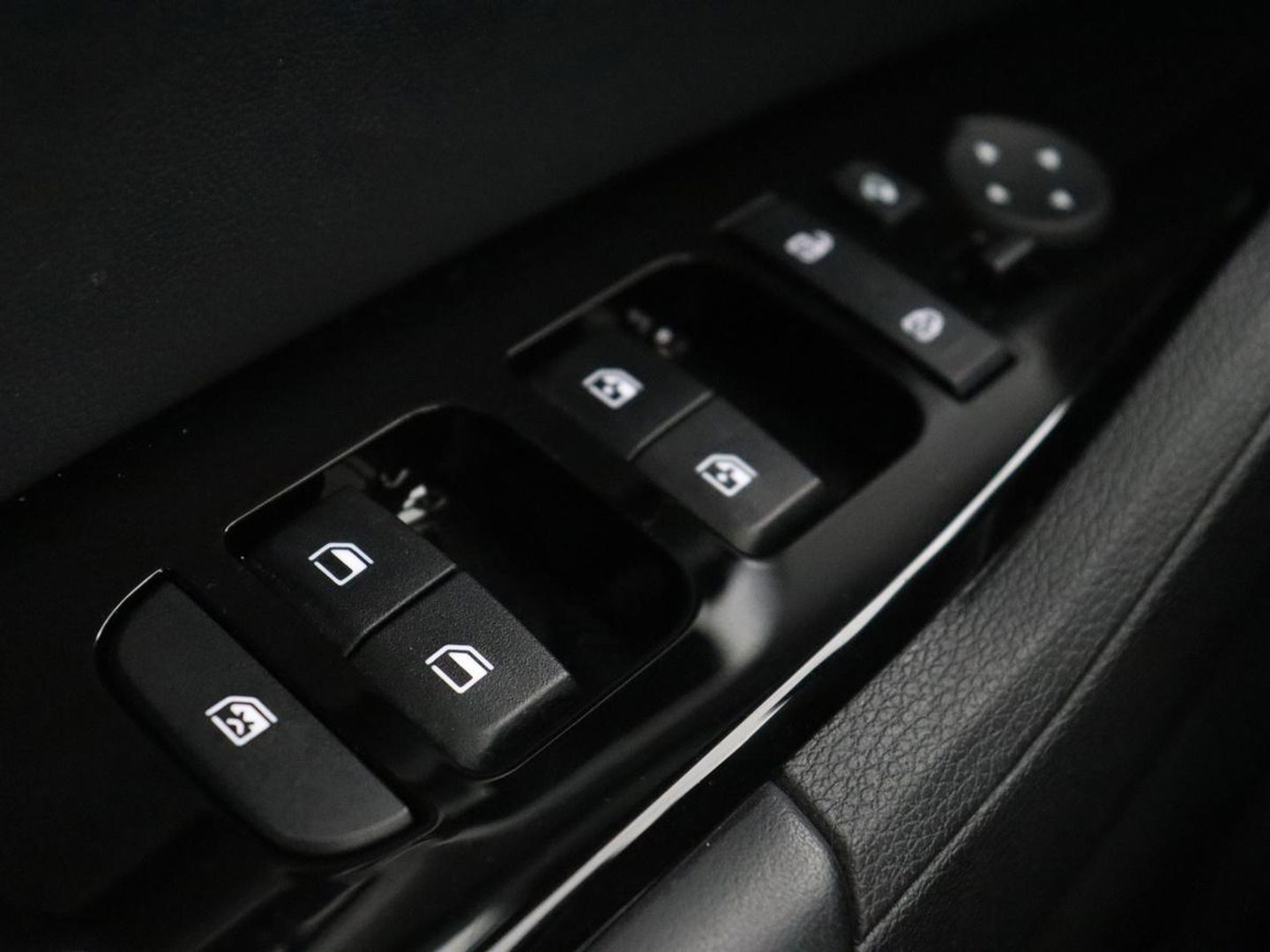 Kia Sportage 1.6 T-GDI Plug-in Hybrid AWD DynamicPlusLine | Stoel & stuurverwarming | Half leder | Camera | Carplay | Adaptive cruise | 19'' | Navigatie | Achterbankverwarming | PHEV