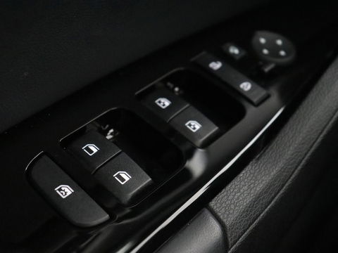 Kia Sportage 1.6 T-GDI Plug-in Hybrid AWD DynamicPlusLine | Stoel & stuurverwarming | Half leder | Camera | Carplay | Adaptive cruise | 19'' | Navigatie | Achterbankverwarming | PHEV