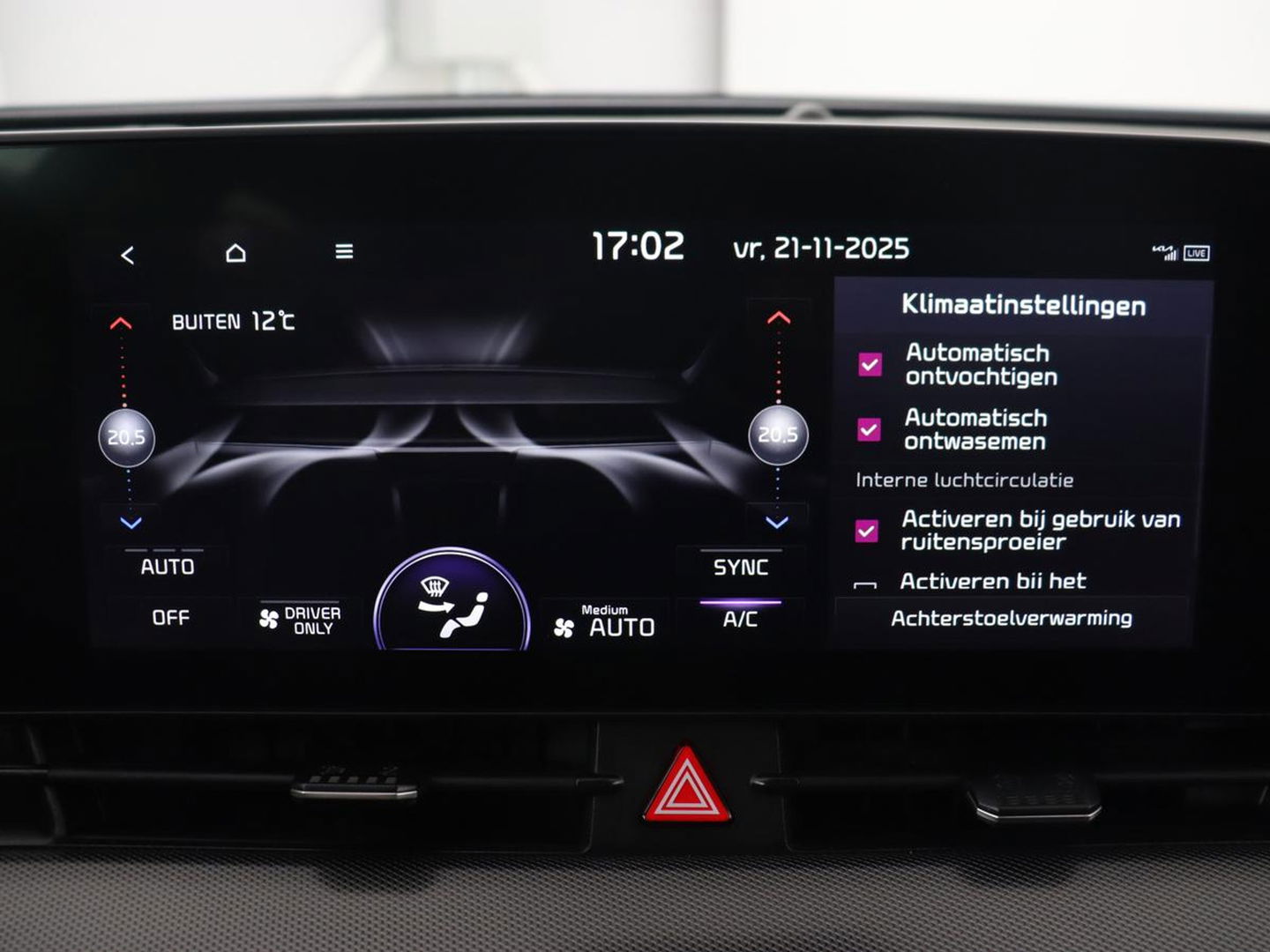 Kia Sportage 1.6 T-GDI Plug-in Hybrid AWD DynamicPlusLine | Stoel & stuurverwarming | Half leder | Camera | Carplay | Adaptive cruise | 19'' | Navigatie | Achterbankverwarming | PHEV