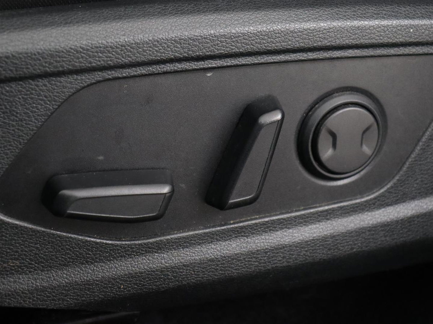 Kia Sportage 1.6 T-GDI Plug-in Hybrid AWD DynamicPlusLine | Stoel & stuurverwarming | Half leder | Camera | Carplay | Adaptive cruise | 19'' | Navigatie | Achterbankverwarming | PHEV