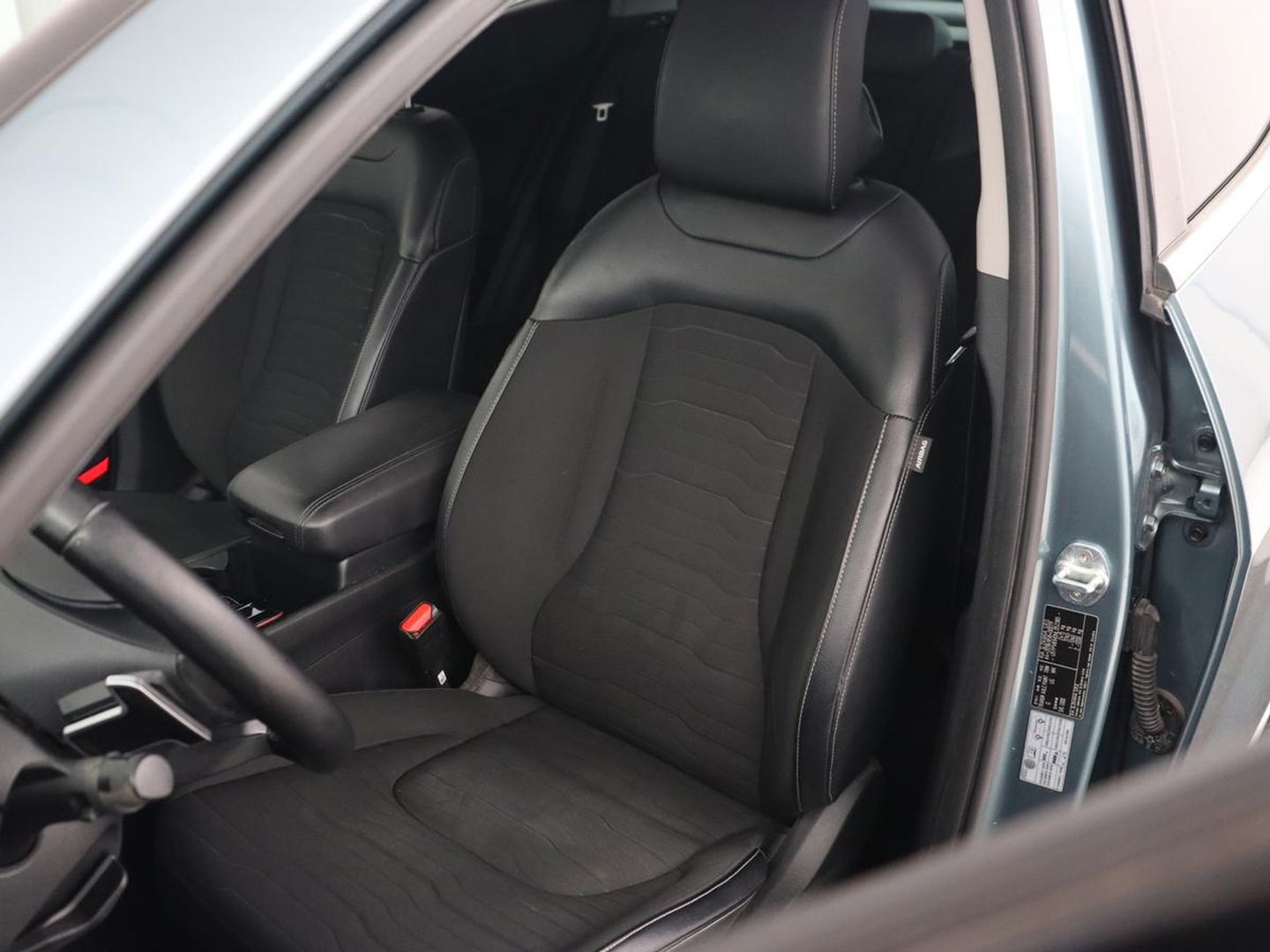 Kia Sportage 1.6 T-GDI Plug-in Hybrid AWD DynamicPlusLine | Stoel & stuurverwarming | Half leder | Camera | Carplay | Adaptive cruise | 19'' | Navigatie | Achterbankverwarming | PHEV