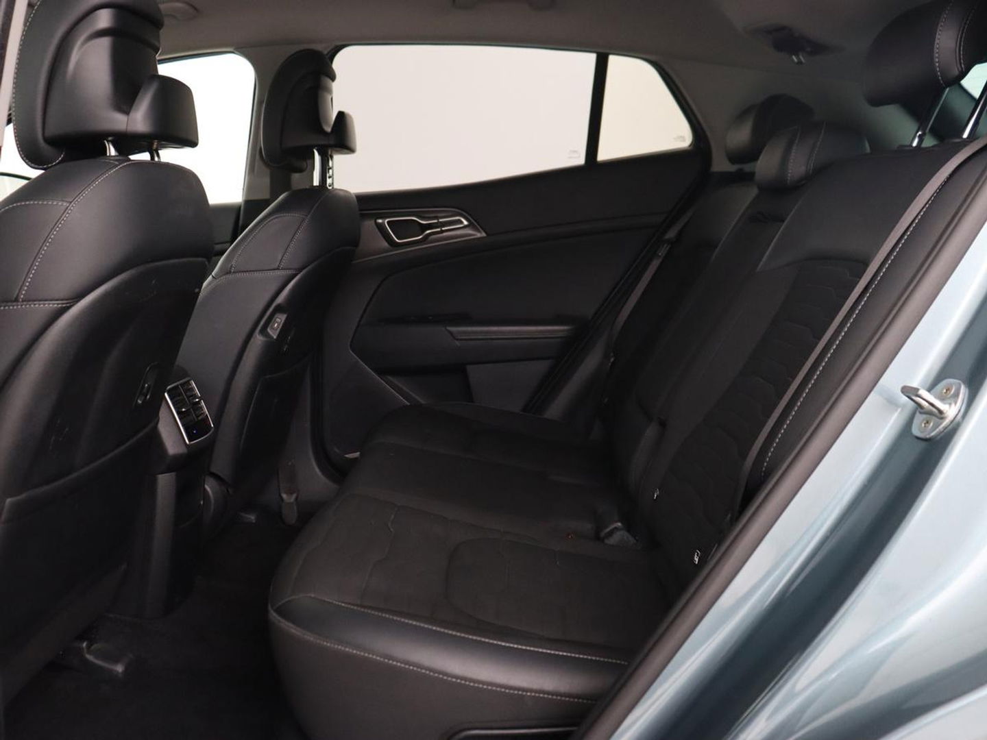 Kia Sportage 1.6 T-GDI Plug-in Hybrid AWD DynamicPlusLine | Stoel & stuurverwarming | Half leder | Camera | Carplay | Adaptive cruise | 19'' | Navigatie | Achterbankverwarming | PHEV