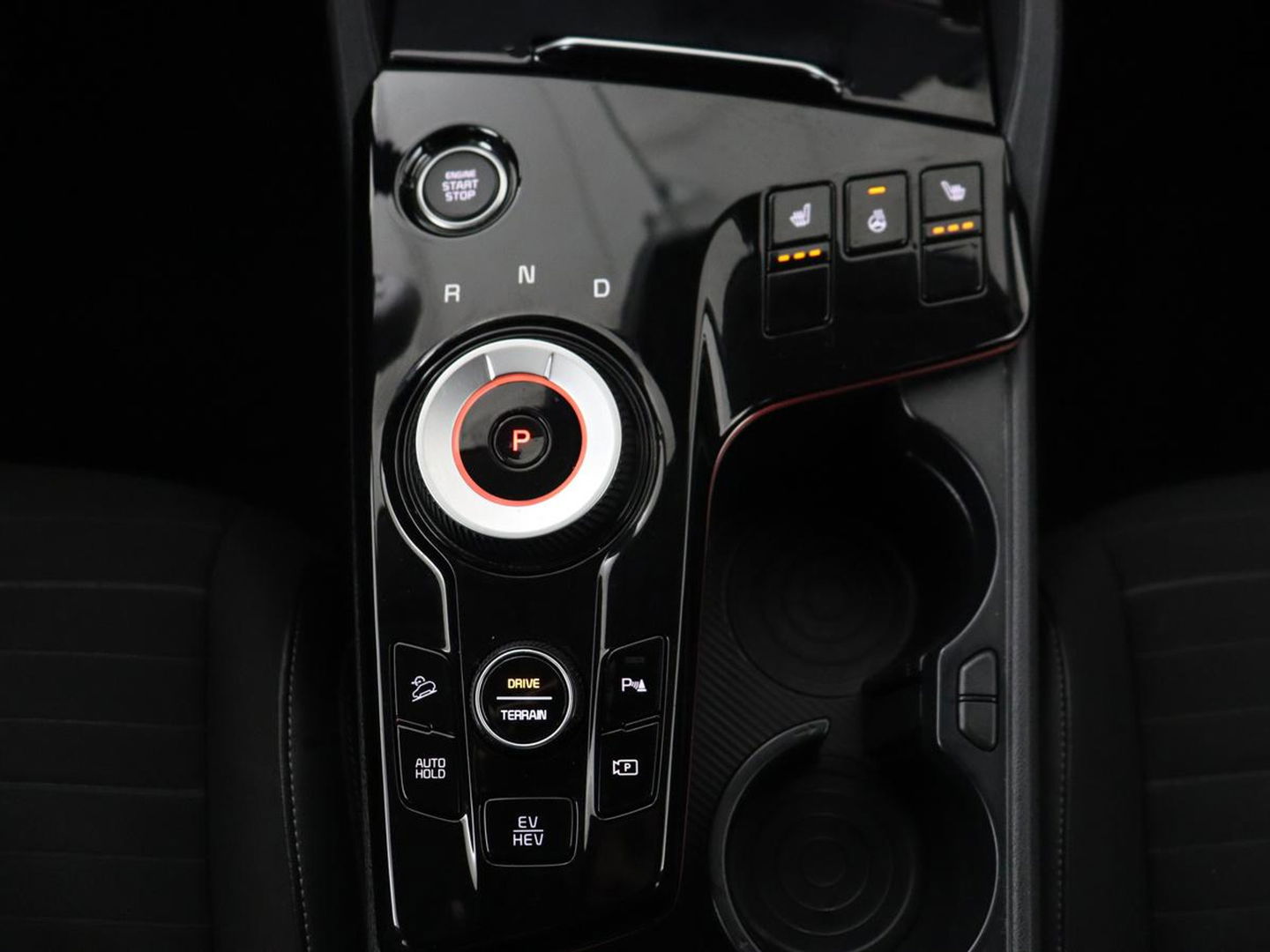 Kia Sportage 1.6 T-GDI Plug-in Hybrid AWD DynamicPlusLine | Stoel & stuurverwarming | Half leder | Camera | Carplay | Adaptive cruise | 19'' | Navigatie | Achterbankverwarming | PHEV