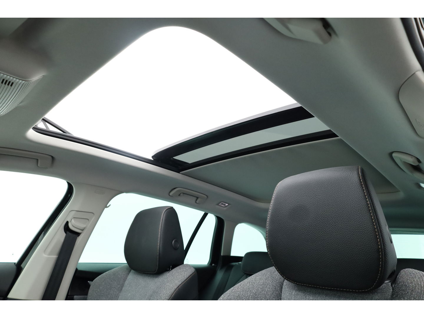 Škoda Octavia Combi 1.5 TSI MHEV Business Edition | Pano | Camera | Apple CarPlay | Stoel- Stuurverw. | Keyless |