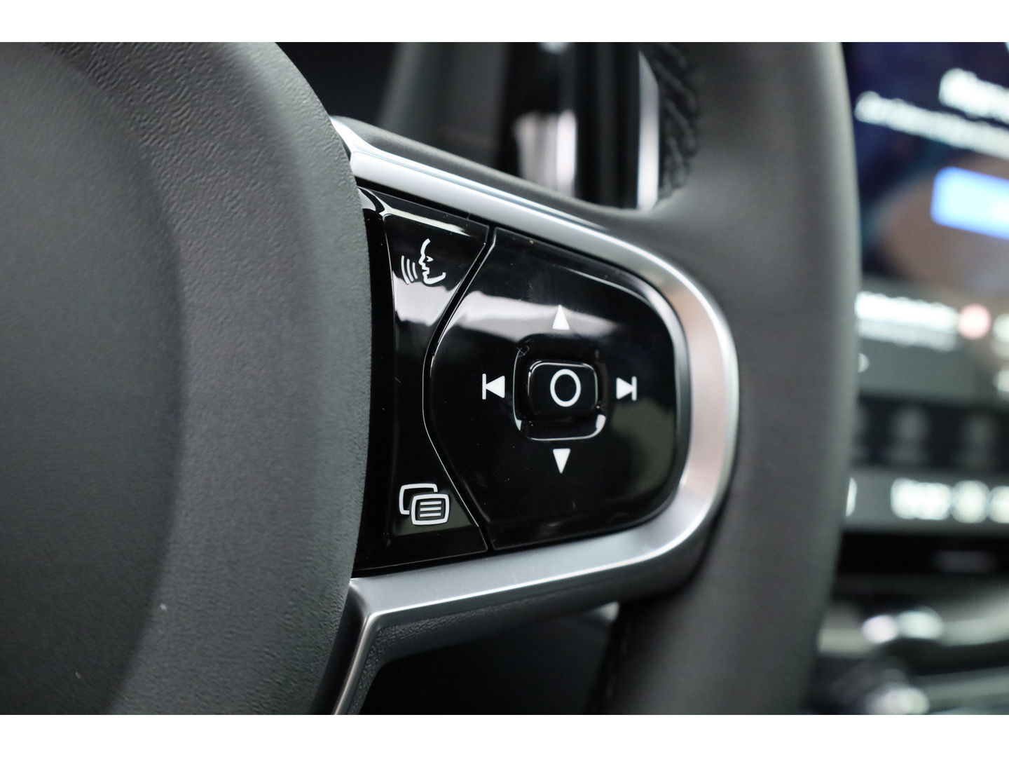 Volvo XC60 T6 Plug-in hybrid Ultra Black Edition | Facelift | Pano | HUD | 360cam | Harman Kardon | Memory seats | Pilot Assist |