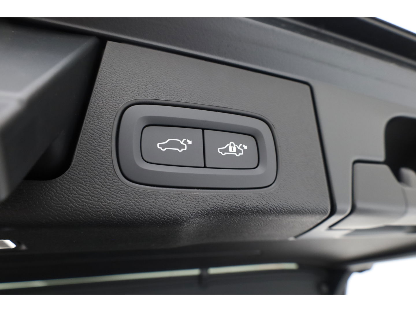 Volvo XC60 T6 Plug-in hybrid Ultra Black Edition | Facelift | Pano | HUD | 360cam | Harman Kardon | Memory seats | Pilot Assist |