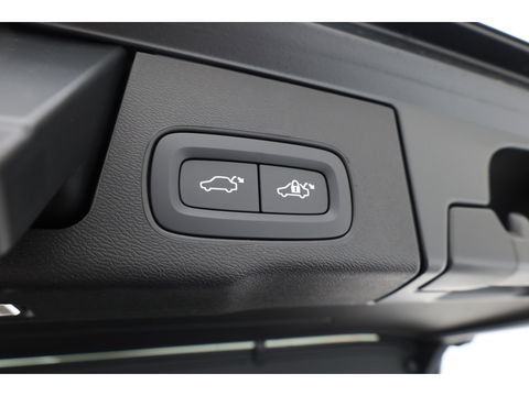 Volvo XC60 T6 Plug-in hybrid Ultra Black Edition | Facelift | Pano | HUD | 360cam | Harman Kardon | Memory seats | Pilot Assist |