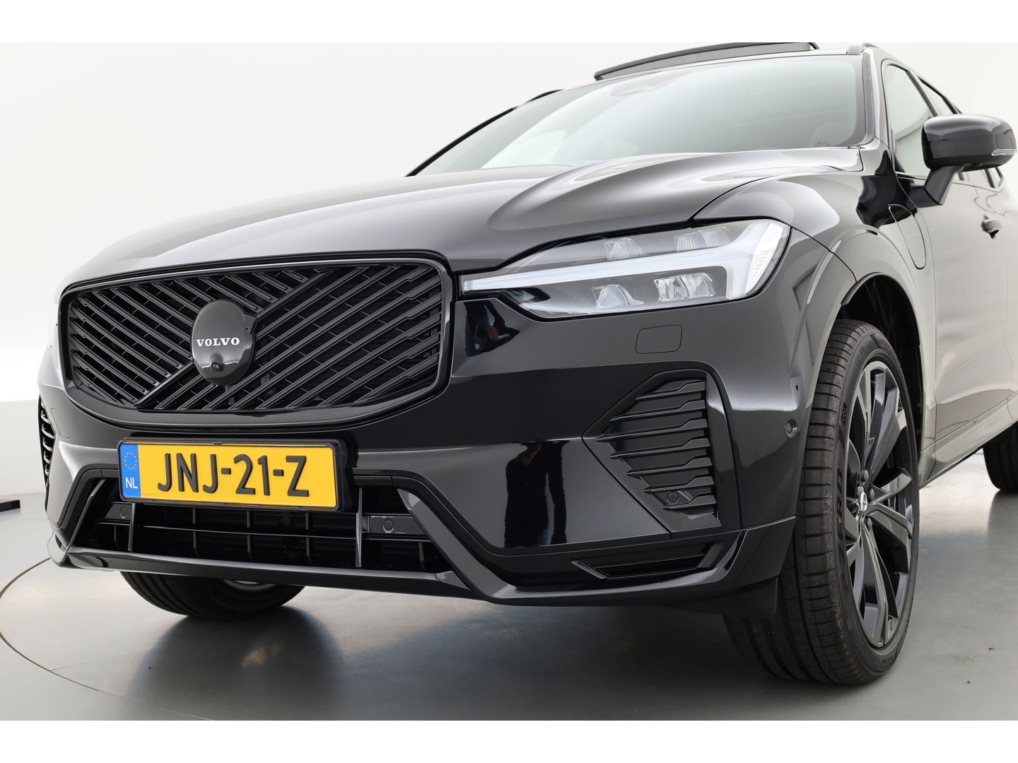 Volvo XC60 T6 Plug-in hybrid Ultra Black Edition | Facelift | Pano | HUD | 360cam | Harman Kardon | Memory seats | Pilot Assist |