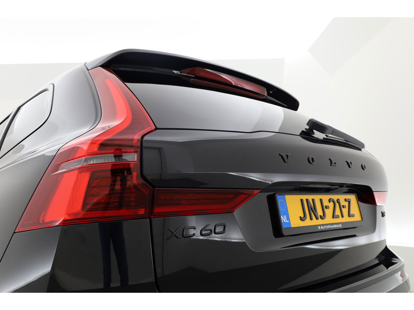 Volvo XC60 T6 Plug-in hybrid Ultra Black Edition | Facelift | Pano | HUD | 360cam | Harman Kardon | Memory seats | Pilot Assist |