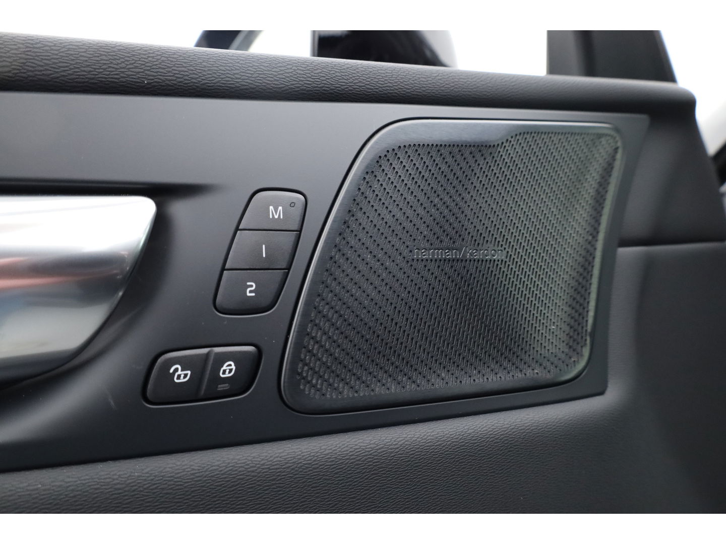 Volvo XC60 T6 Plug-in hybrid Ultra Black Edition | Facelift | Pano | HUD | 360cam | Harman Kardon | Memory seats | Pilot Assist |