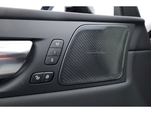 Volvo XC60 T6 Plug-in hybrid Ultra Black Edition | Facelift | Pano | HUD | 360cam | Harman Kardon | Memory seats | Pilot Assist |