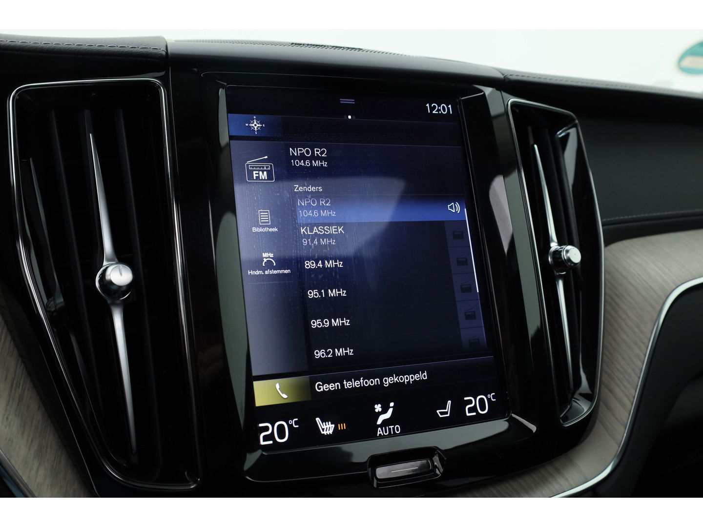 Volvo XC60 2.0 T8 Twin Engine AWD Inscription | Pano- dak |  Massage | Head-up | Trekhaak | H&K Audio |