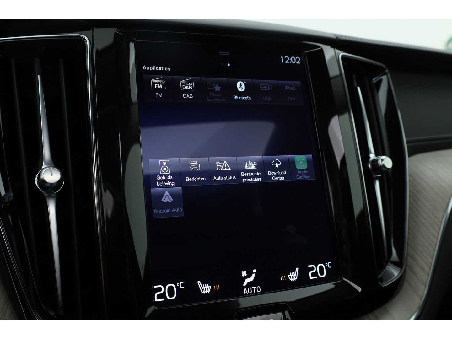 Volvo XC60 2.0 T8 Twin Engine AWD Inscription | Pano- dak |  Massage | Head-up | Trekhaak | H&K Audio |