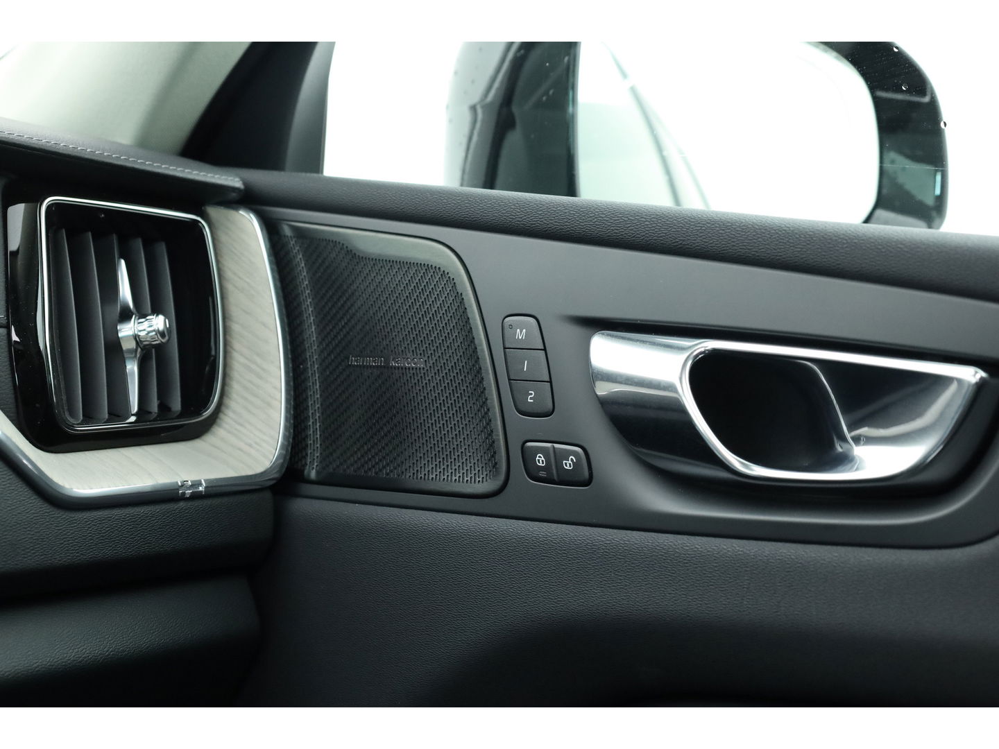 Volvo XC60 2.0 T8 Twin Engine AWD Inscription | Pano- dak |  Massage | Head-up | Trekhaak | H&K Audio |