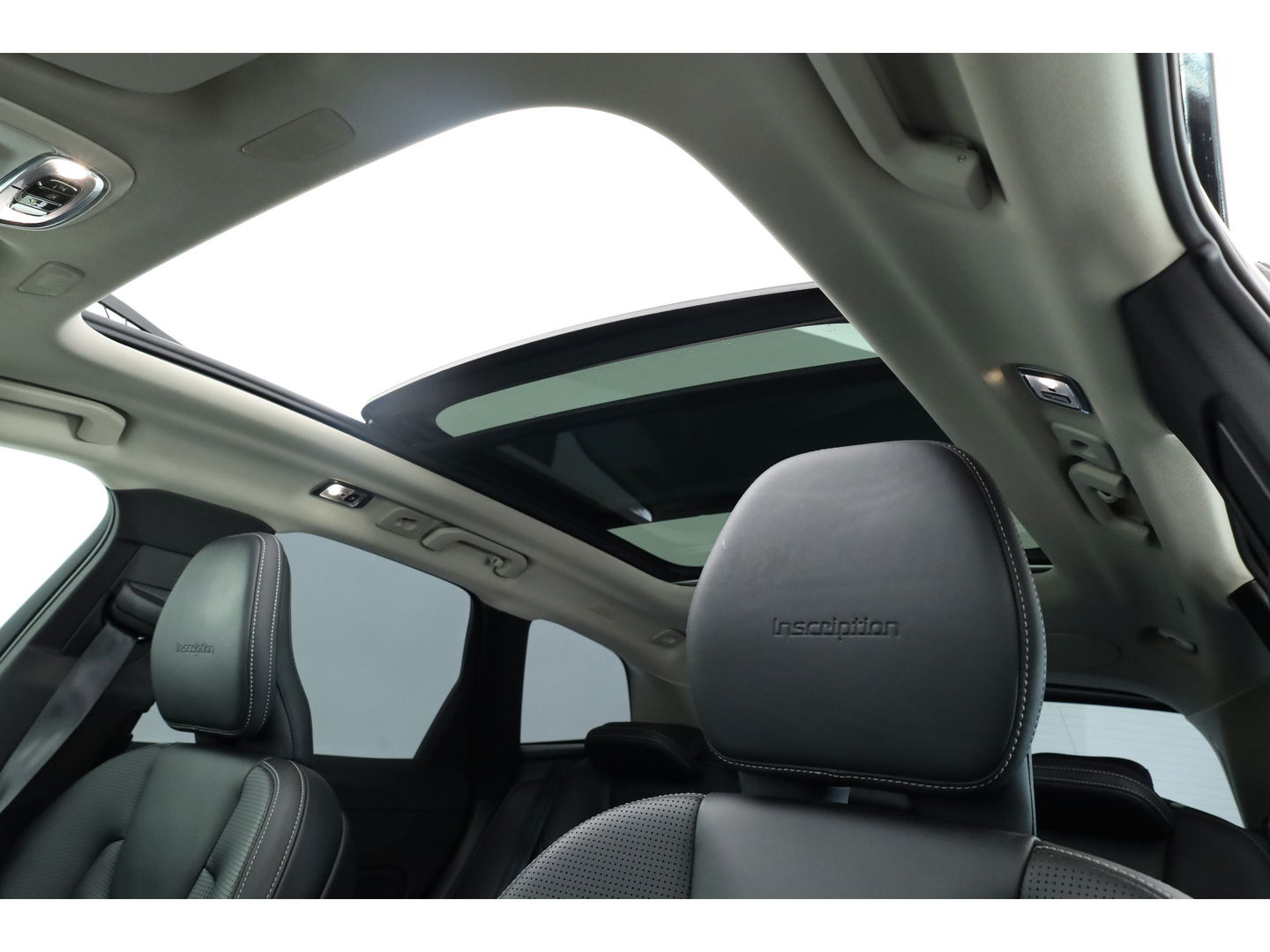 Volvo XC60 2.0 T8 Twin Engine AWD Inscription | Pano- dak |  Massage | Head-up | Trekhaak | H&K Audio |