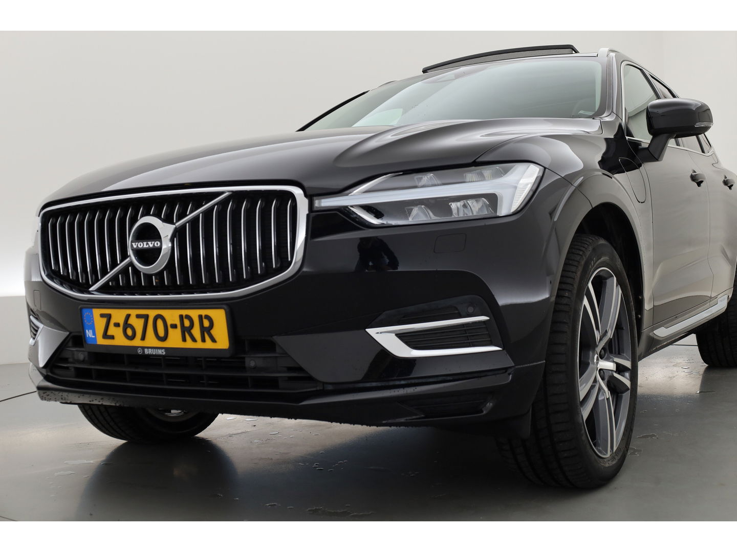 Volvo XC60 2.0 T8 Twin Engine AWD Inscription | Pano- dak |  Massage | Head-up | Trekhaak | H&K Audio |