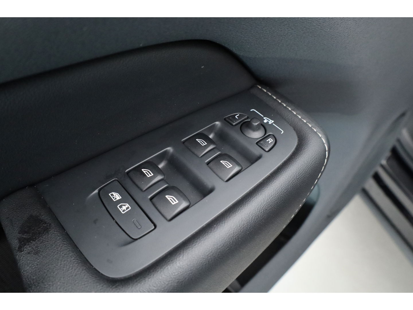 Volvo XC60 2.0 T8 Twin Engine AWD Inscription | Pano- dak |  Massage | Head-up | Trekhaak | H&K Audio |