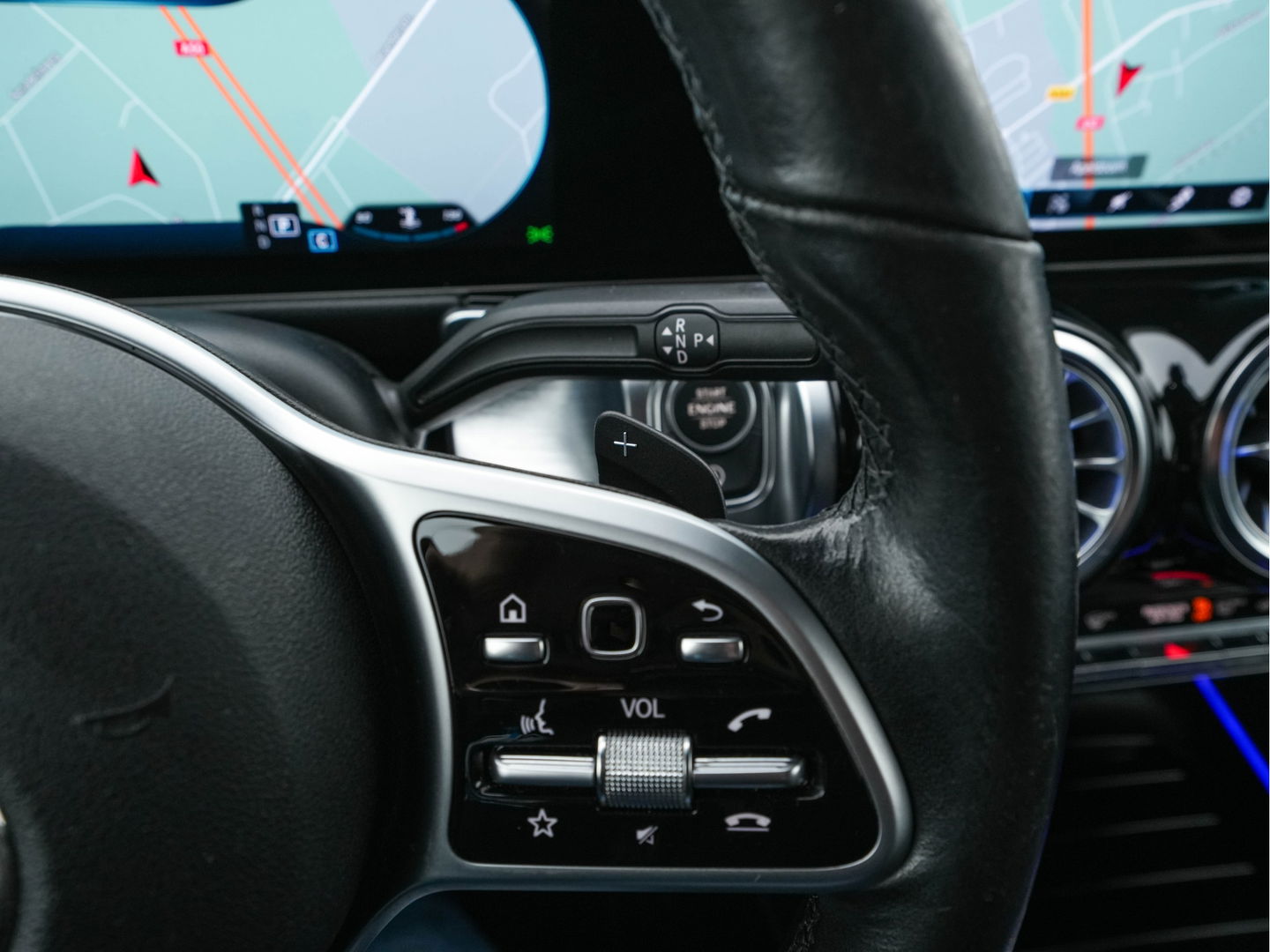 Mercedes-Benz GLB 180 d Business Solution Luxury [ 7-Pers. ] (INCL-BTW) Aut. *LUXURY-LEATHER | FULL-LED | AMBIENT-LIGHT | WIDESCREEN-DIGI-COCKPIT | HEATED-COMFORTSEATS | CAMERA | DAB+ | NAVI-FULLMAP | ECC | MEMORY-PACK | PDC | CRUISE | PRIVACY-GLASS |