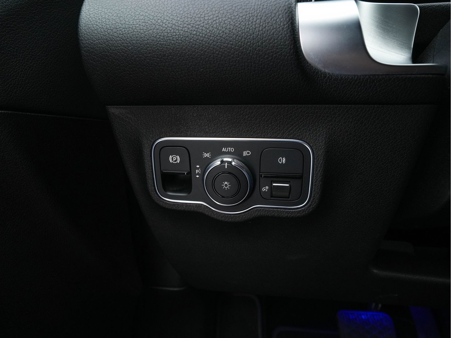 Mercedes-Benz GLB 180 d Business Solution Luxury [ 7-Pers. ] (INCL-BTW) Aut. *LUXURY-LEATHER | FULL-LED | AMBIENT-LIGHT | WIDESCREEN-DIGI-COCKPIT | HEATED-COMFORTSEATS | CAMERA | DAB+ | NAVI-FULLMAP | ECC | MEMORY-PACK | PDC | CRUISE | PRIVACY-GLASS |