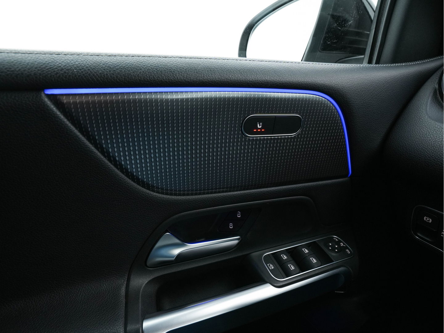 Mercedes-Benz GLB 180 d Business Solution Luxury [ 7-Pers. ] (INCL-BTW) Aut. *LUXURY-LEATHER | FULL-LED | AMBIENT-LIGHT | WIDESCREEN-DIGI-COCKPIT | HEATED-COMFORTSEATS | CAMERA | DAB+ | NAVI-FULLMAP | ECC | MEMORY-PACK | PDC | CRUISE | PRIVACY-GLASS |