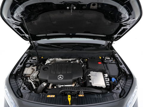 Mercedes-Benz GLB 180 d Business Solution Luxury [ 7-Pers. ] (INCL-BTW) Aut. *LUXURY-LEATHER | FULL-LED | AMBIENT-LIGHT | WIDESCREEN-DIGI-COCKPIT | HEATED-COMFORTSEATS | CAMERA | DAB+ | NAVI-FULLMAP | ECC | MEMORY-PACK | PDC | CRUISE | PRIVACY-GLASS |