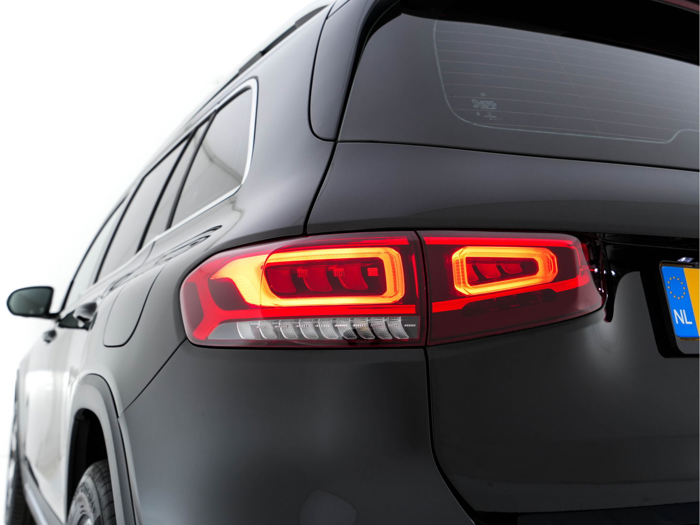 Mercedes-Benz GLB 180 d Business Solution Luxury [ 7-Pers. ] (INCL-BTW) Aut. *LUXURY-LEATHER | FULL-LED | AMBIENT-LIGHT | WIDESCREEN-DIGI-COCKPIT | HEATED-COMFORTSEATS | CAMERA | DAB+ | NAVI-FULLMAP | ECC | MEMORY-PACK | PDC | CRUISE | PRIVACY-GLASS |