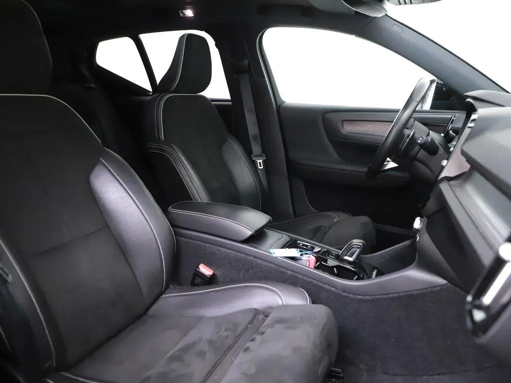 Volvo XC40 2.0 T5 AWD R-Design Pano H\K 360° ACC Trekh. NAP