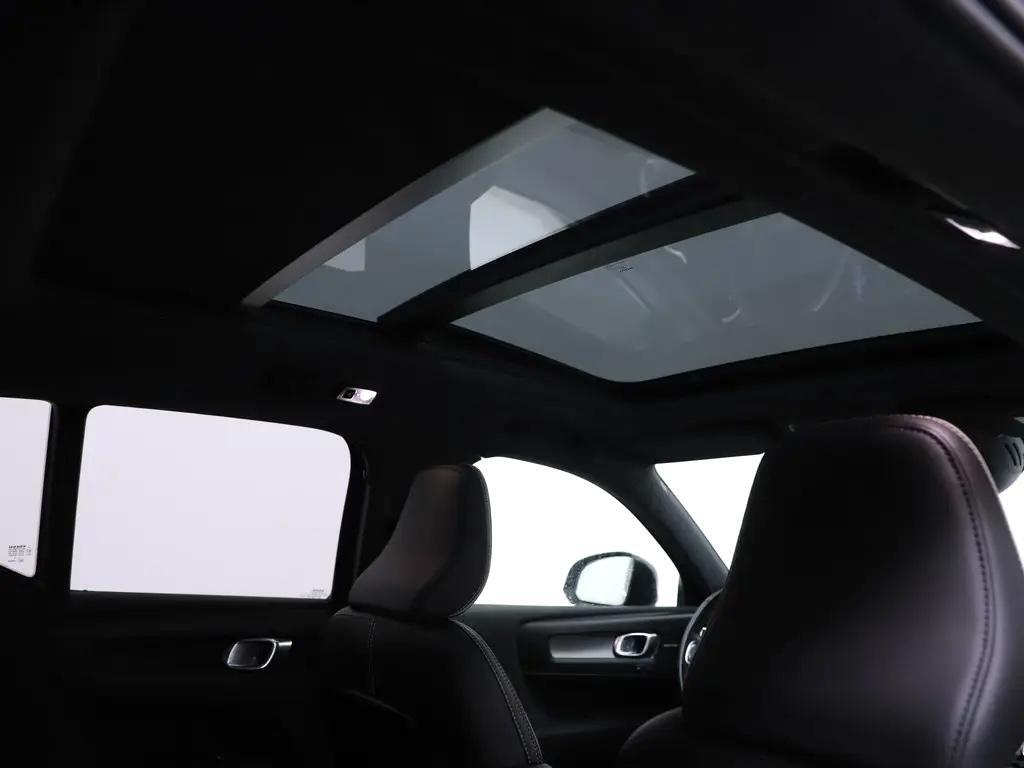 Volvo XC40 2.0 T5 AWD R-Design Pano H\K 360° ACC Trekh. NAP