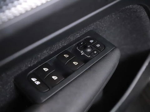 Volvo XC40 2.0 T5 AWD R-Design Pano H\K 360° ACC Trekh. NAP