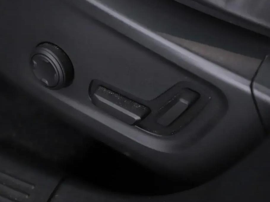 Volvo XC40 2.0 T5 AWD R-Design Pano H\K 360° ACC Trekh. NAP