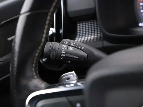 Volvo XC40 2.0 T5 AWD R-Design Pano H\K 360° ACC Trekh. NAP