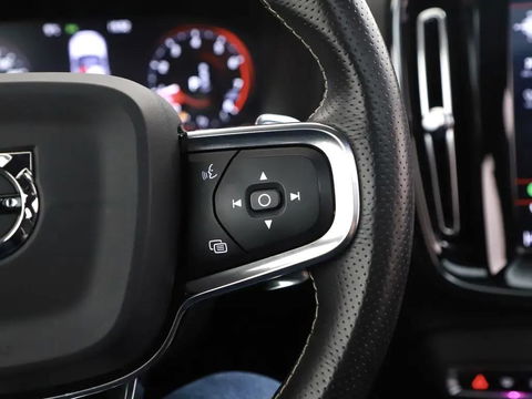 Volvo XC40 2.0 T5 AWD R-Design Pano H\K 360° ACC Trekh. NAP