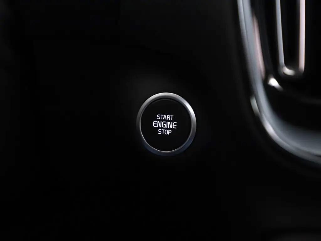 Volvo XC40 2.0 T5 AWD R-Design Pano H\K 360° ACC Trekh. NAP