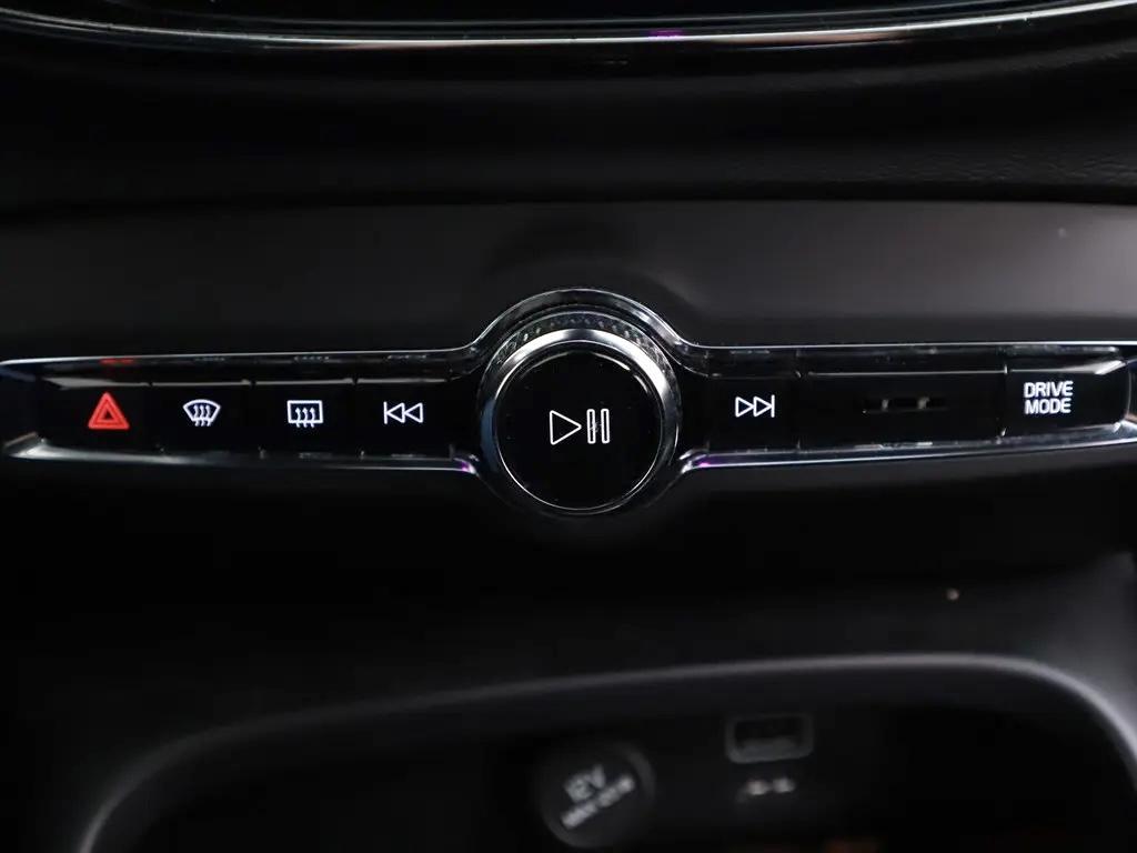 Volvo XC40 2.0 T5 AWD R-Design Pano H\K 360° ACC Trekh. NAP