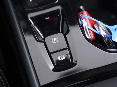 Volvo XC40 2.0 T5 AWD R-Design Pano H\K 360° ACC Trekh. NAP