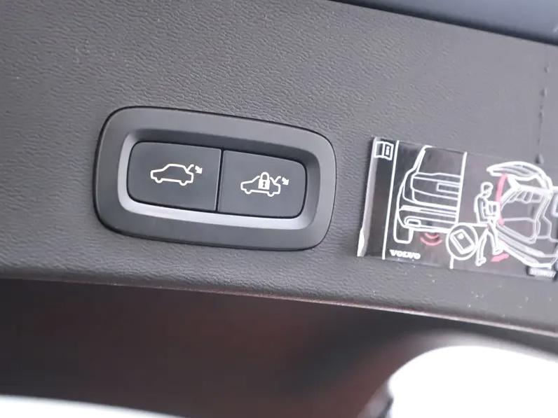 Volvo XC40 2.0 T5 AWD R-Design Pano H\K 360° ACC Trekh. NAP