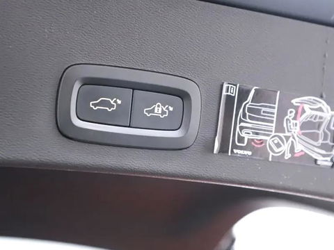 Volvo XC40 2.0 T5 AWD R-Design Pano H\K 360° ACC Trekh. NAP